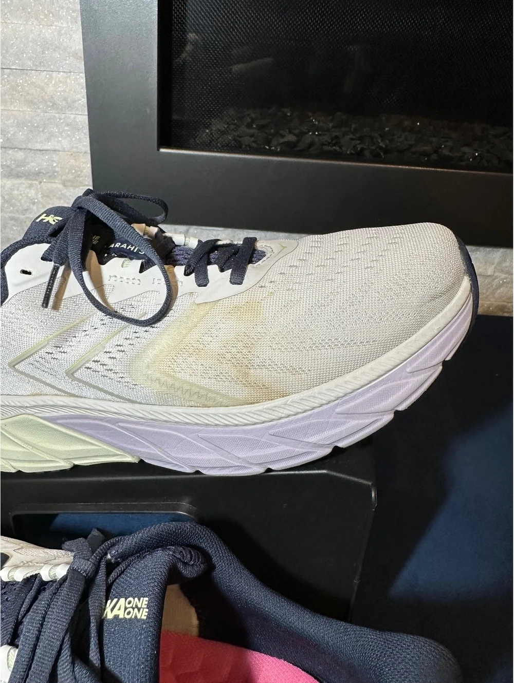 HOKA Arahi 5 Men's Running Shoes Size 10 White and Black